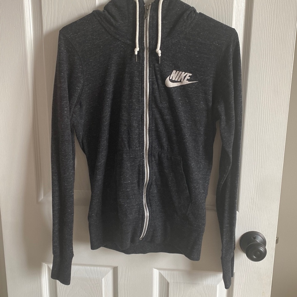 Women’s Nike lite weight zip hoodie med